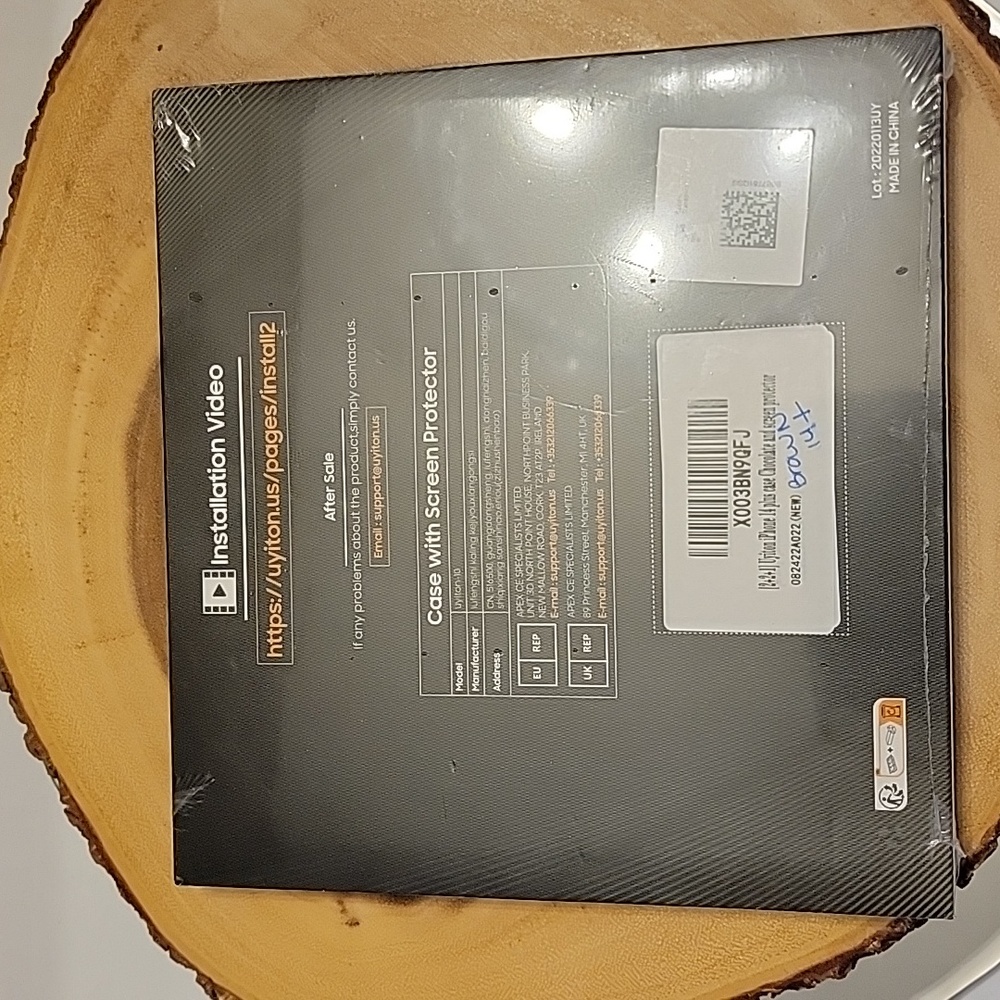 NWT iphone 14 plus case and screen protector - Picture 4 of 5